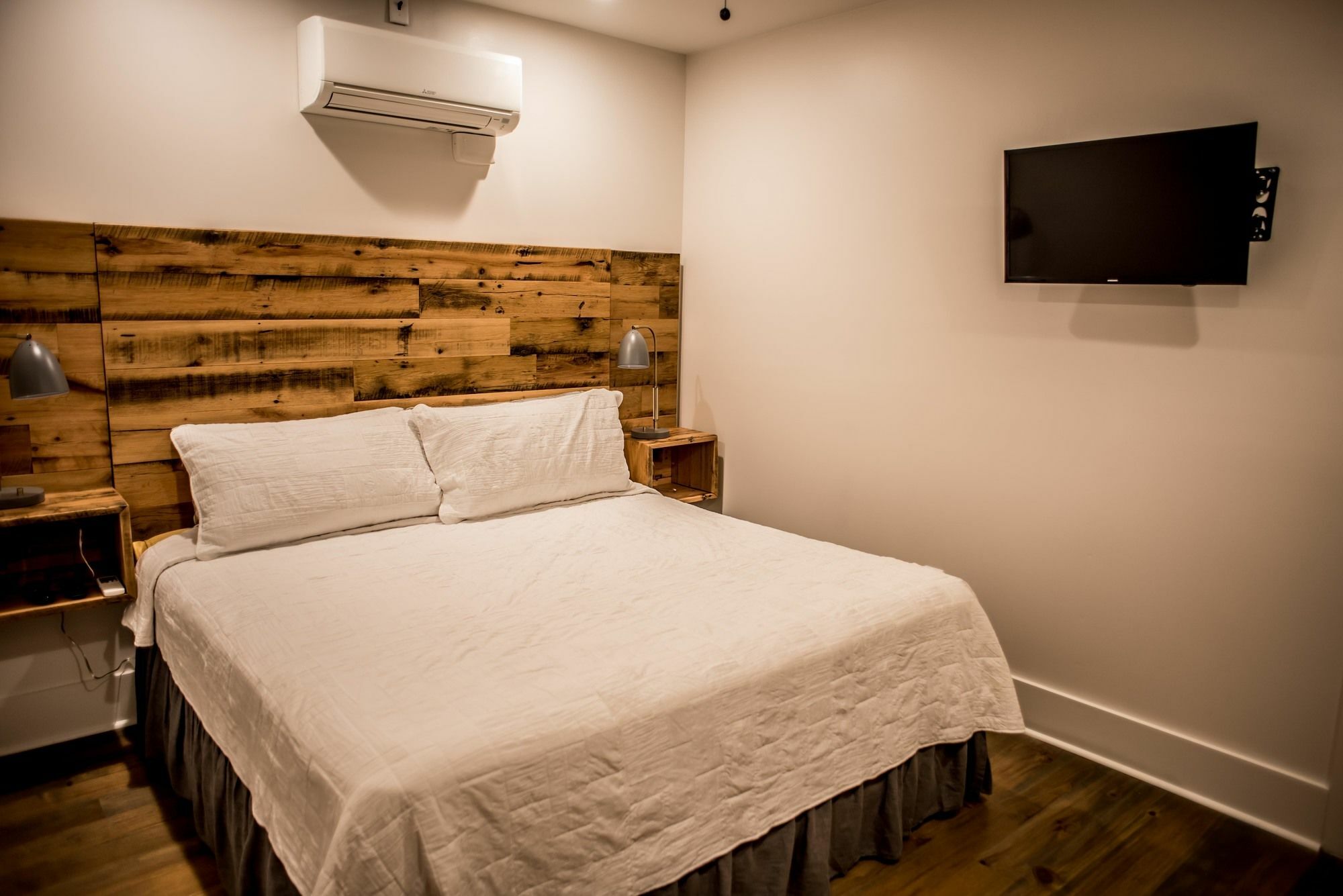 Hotel 493 King Two Bedroom Charleston